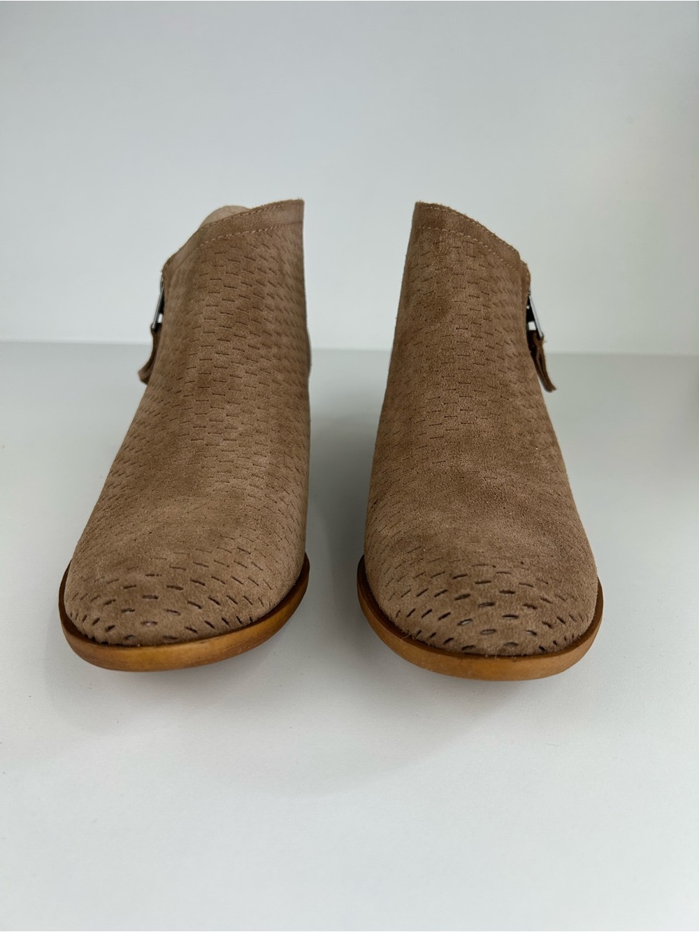 LUCKY BRAND BRIELLEY PERFORATED LEATHER ANKLE BOOTIES 9.5 - Picture 3 of 13